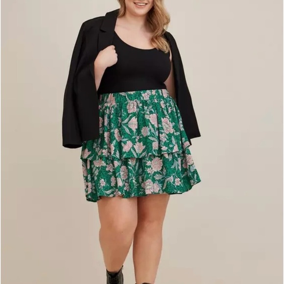 Torrid Mini Tiered Skater Skirt - Georgette Floral Green Size 0 Large - Picture 1 of 10